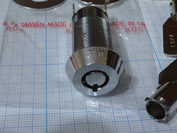 Электромеханический замок Lk-04 Ф20mm с возвратной пружиной и двумя ключами