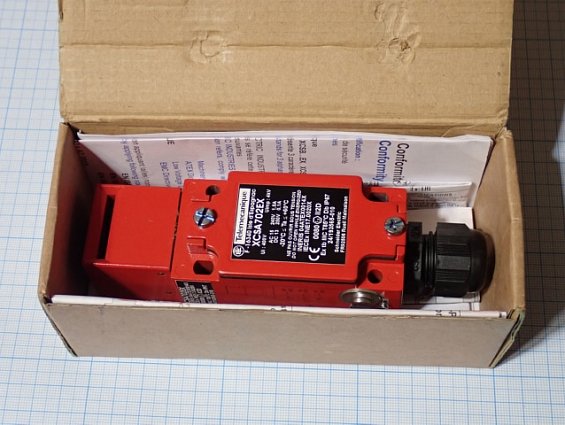 Выключатель безопасности Telemecanique XCSA702EX 903584 Made in France