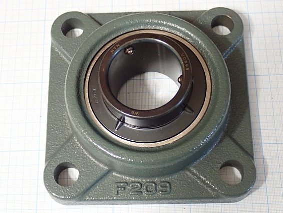 Подшипник NTN UCF209D1 без масленки и оригинальной упаковки