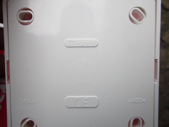 Коробка накладного монтажа адаптер розетки 1пост глубина 36мм размер 82х82мм цвет белый 773697