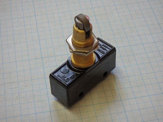 Микропереключатель МП1105ЛУХЛ3 исполнение-3 поперечный ролик 10А ~660V -440V