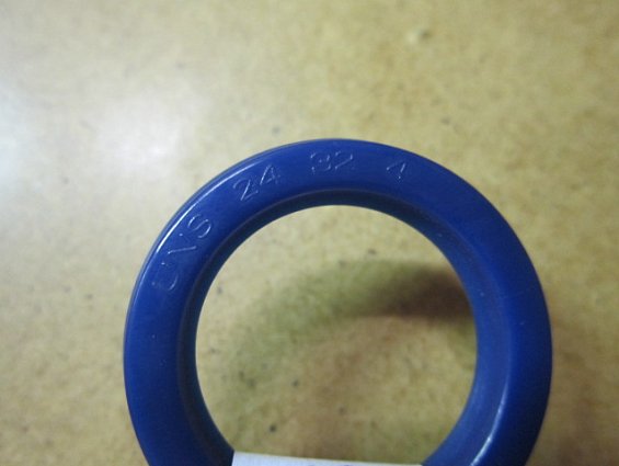 Манжета гидравлическая 24х32х4мм 24-32-4 PU-UNS yjm полиуретановая для гидравлических устройств ТУ38