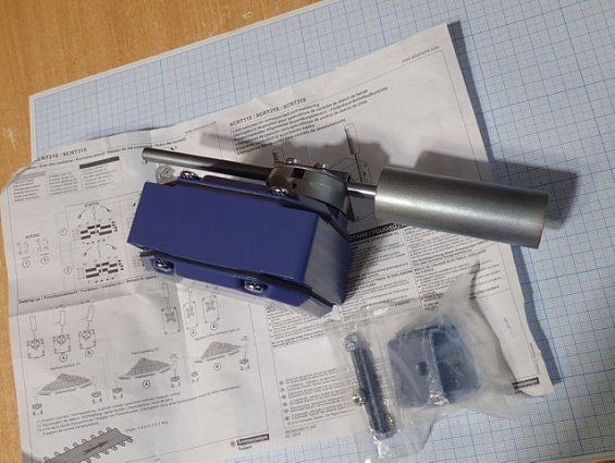 Концевой выключатель Telemecanique XCRT115 Made in indonesia