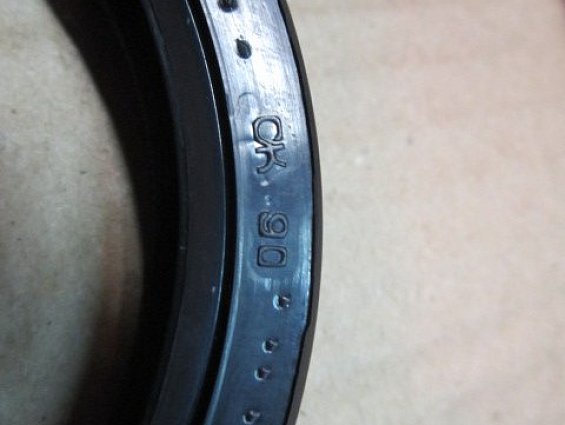 Манжета ЯМЗ 236-1121090-А2 75х94х10 армированная резиновая сальник