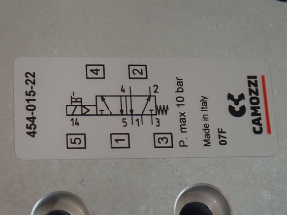 Распределитель CAMOZZI 454-015-22 Made in Italy