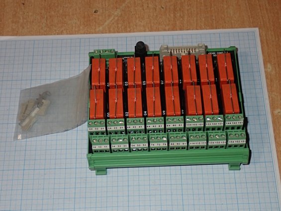 Интерфейс PHOENIX CONTACT UM-16R-G24/21/PLC/F-SO3275 5736971 16-релейных выходов