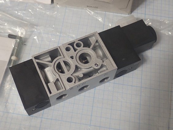 Распределитель FESTO VSNC-FC-M52-MD-G14-F8-1B2 577295 24VDC 3.3W -20...60С