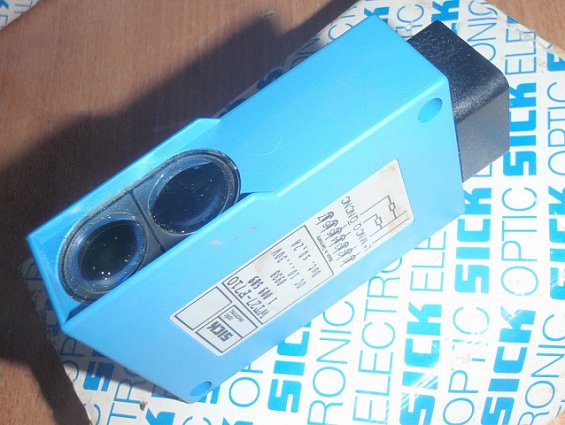 Датчик фотоэлектрический SICK WT27-F710 1009589 ПОДАВЛЕНИЕ ЗАДНЕГО ФОНА 10-30VDC