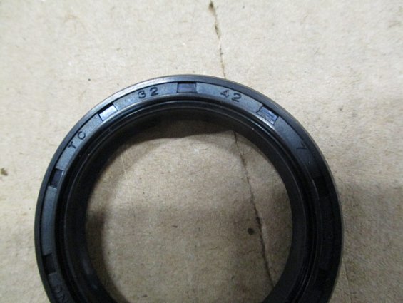 Манжета 2-32х42-7 tc-32-42-7 nqk.sf nbr производитель xingtai shanfeng