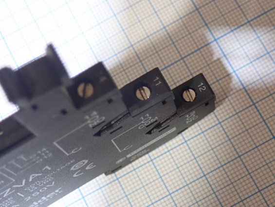 Розетка Schneider Electric RSLZVA1 бывшая в употреблении ПОЧТИ НОВАЯ