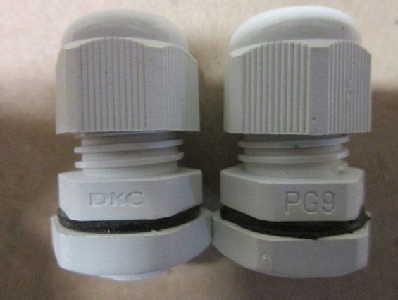 Кабельный ввод с контрогайкой Dkc ДКС PG9 4/8мм IP68 цвет белый диаметр вводимого кабеля