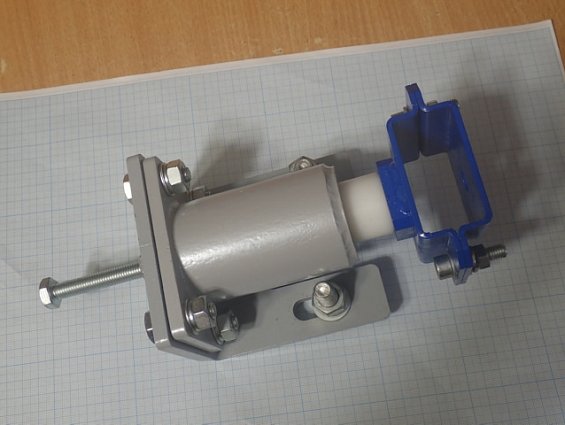 Держатель скребка ленточного конвейера