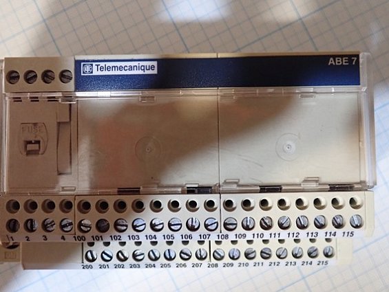 Блок Telemecanique ABE7-CPA03 ABE7CPA03 бывший в употреблении