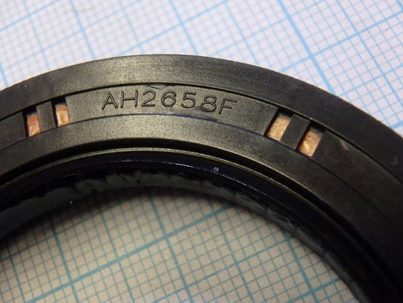 Сальник коробки передач 8-97257296-0 задний двигателя 4JB1 AH2658F NOK