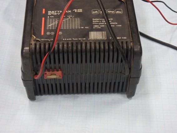 Зарядное устройство BOSCH BATTMAX 12А 6V/12V 7780301140 230V 50/60Hz 170W БЫВШЕЕ В УПОТРЕБЛЕНИИ ТЕХН