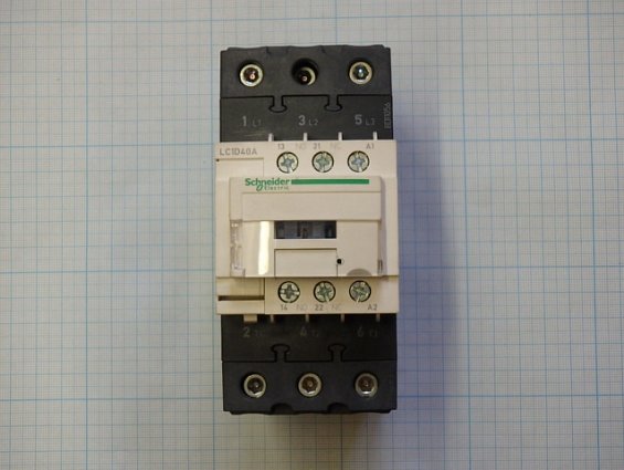 Контактор Schneider Electric LC1D40AB7 940832 + КОНТАКТ ZB2-BE101