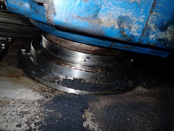 Корпус уплотнения вала BABBINI PB32FS с масленкой запорным кольцом и болтами Корпус уплотнения вала BABBINI PB32FS с масленкой запорным кольцом и болтами