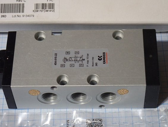 Распределитель CAMOZZI 454-015-22 Made in Italy