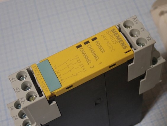 Реле безопасности SIEMENS 3TK2821-1CB30 Made in Germany