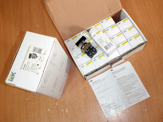 Переключатель iek LAY5-bJ33 bsw70-bJ-3-k02 три положения длинная ручка I-0-ll Ue=230В Ith=10A АС-15