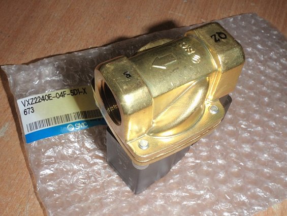 Клапан электромагнитный латунный муфтовый smc vxz2240e-04F-5D1-x673 24VDC WATER 0.4MPa