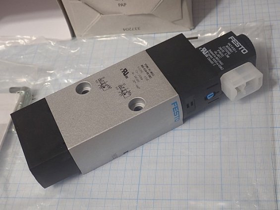 Распределитель FESTO VSNC-FC-M52-MD-G14-F8-1B2 577295 24VDC 3.3W -20...60С