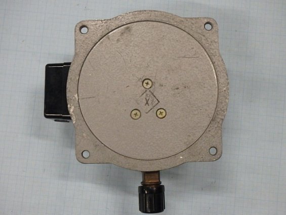 Манометр электроконтактный ЭКМ-1У 0-60kgf/cm2 220VDC 50Hz 1A IP40 1989г.в. ГОСТ13717-84