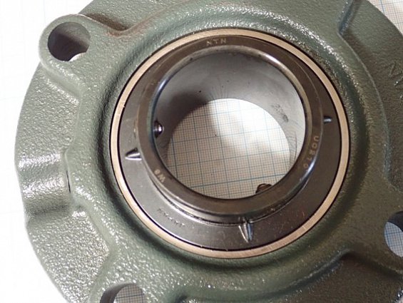 Подшипник NTN UCFC210D1 без масленки и оригинальной упаковки