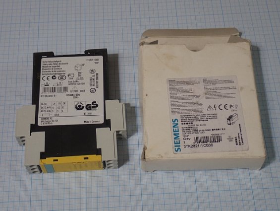 Реле безопасности SIEMENS 3TK2821-1CB30 Made in Germany