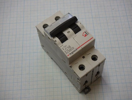 Выключатель автоматический Legrand 404042 2-пол 16А C16 6kA TX3