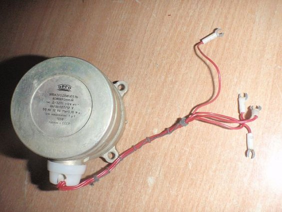 Электродвигатель асинхронный Д-32П1 n=24об/мин Uв/Uн=127/12V 50Hz 12VA