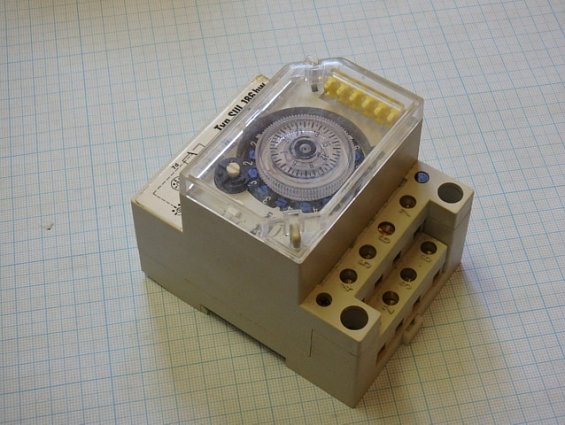 Таймер аналоговый SUL186hw 1861108 24h+7tage 10А 250V~ 110V 45-60Hz