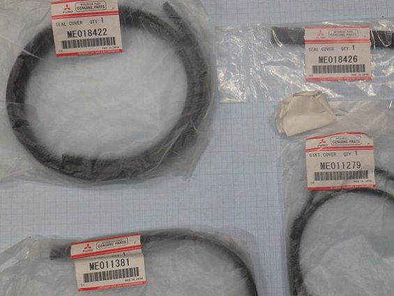 Комплект прокладок крышки клапанов двигателя 4D35 FUSO ME018422 ME018426 ME011381 ME011279