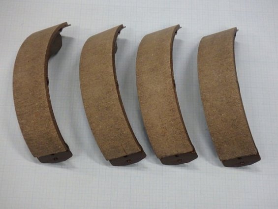 Колодки тормозные барабанные FN4434 JNBK 4шт комплект на два передних колеса