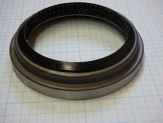 Сальник внутренний ступицы заднего колеса 8-94336-314-1 для автомобиля ISUZU ELF 1992г.в.