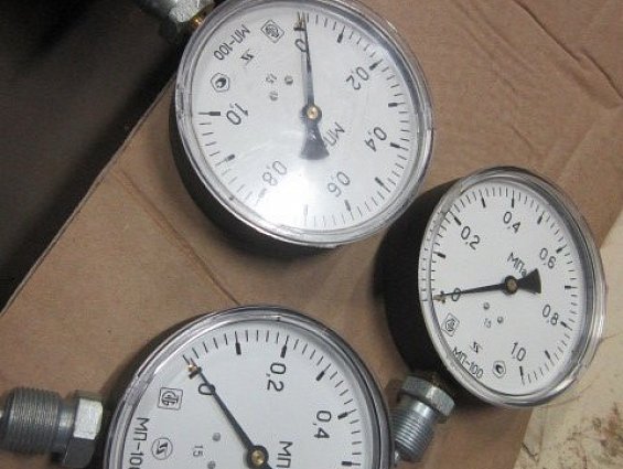 Манометр МП-100 0-1.0МПа класс точности 1.5 металл и пластиковое стекло диаметр Ф100мм
