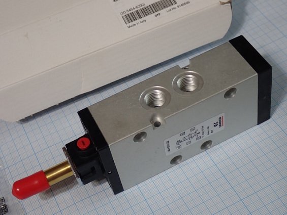 Распределитель CAMOZZI 454-015-22 Made in Italy