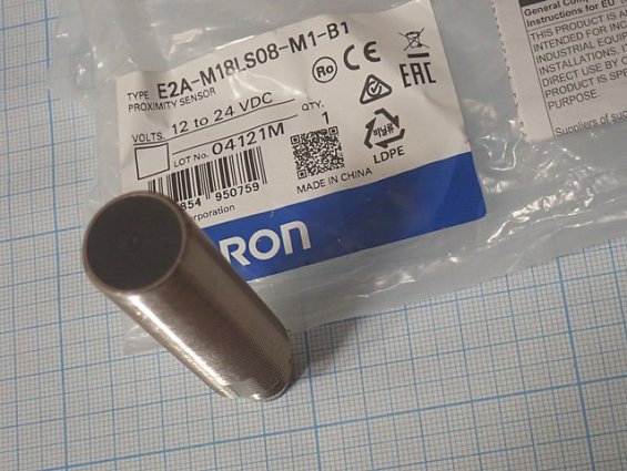Индуктивный датчик Omron E2A-M18LS08-M1-B1 без крепежных гаек M18