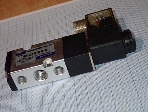 Распределитель KSD 4K210-08-B 24VDC ED100% 4.8W БЕЗ ОДНОГО УПЛОТНИТЕЛЬНОГО КОЛЬЦА БЕЗ ФИТИНГА ПИТАНИ