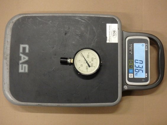 Манометр М-3/1 0-0.1МПа IP40 2005г.в класс точности 1.5 диаметр Ф100мм