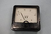 Вольтметр Э377 пр.изм.0-40kV 50Hz кл.т.1,5 .120х120х47 1983г.в. стрелка на ноль не выставляется