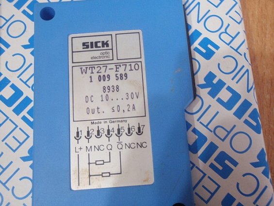 Датчик фотоэлектрический SICK WT27-F710 1009589 ПОДАВЛЕНИЕ ЗАДНЕГО ФОНА 10-30VDC