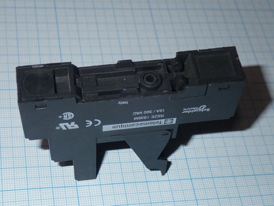 Колодка RSZE 1S35M Telemecanique Schneider Electric 12A/300VAC Italy БЫВШИЙ В УПОТРЕБЛЕНИИ ПОЧТИ НОВ