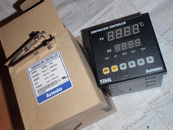 Контроллер температурный Autonics TZN4L-14C c ПИД-регулятором 4-го разряда 1вых. DC4-20mA +1