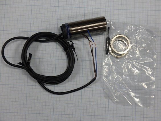 Датчик индуктивный цилиндр XSAV11373 SHE NC PNP 12...48V 200mA Telemecanique ФРАНЦИЯ