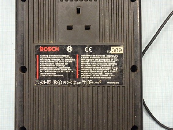 Зарядное устройство BOSCH BATTMAX 12А 6V/12V 7780301140 230V 50/60Hz 170W БЫВШЕЕ В УПОТРЕБЛЕНИИ ТЕХН