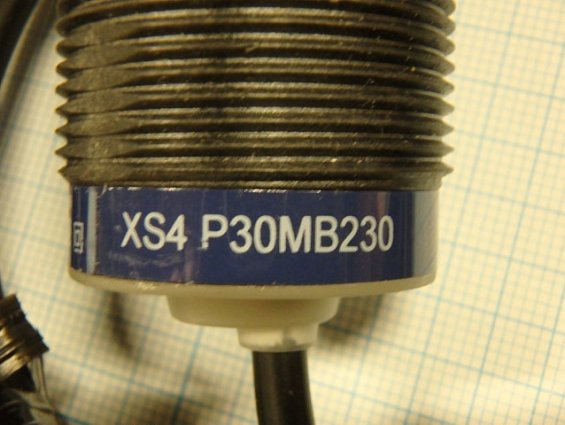 Датчик индуктивный xs4p30mb230 24...240V 5...200mA Telemecanique ФРАНЦИЯ выключатель бесконтактный