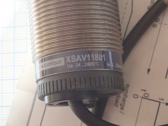 Индуктивный датчик Telemecanique XSAV11801 24...240V