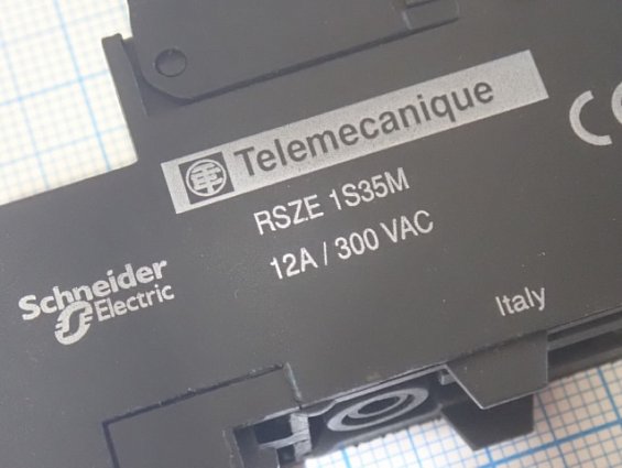 Колодка RSZE 1S35M Telemecanique Schneider Electric 12A/300VAC Italy БЫВШИЙ В УПОТРЕБЛЕНИИ ПОЧТИ НОВ