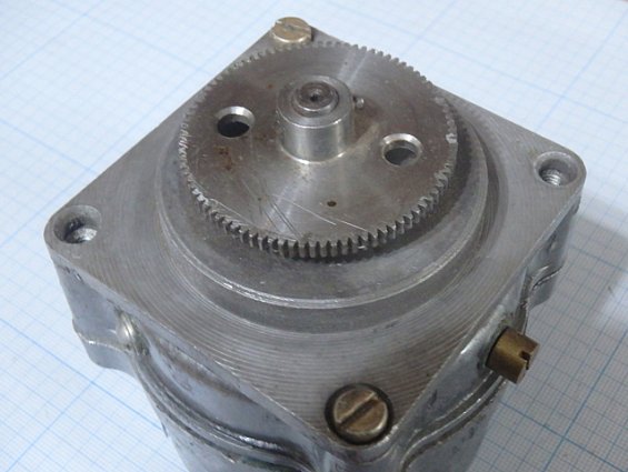 Реверсивный двигатель РД-09-П2 зажимы 1,2-127В 3,4-10В 50-60Гц Мпуск-0.754Нм nxx-15.5об/мин